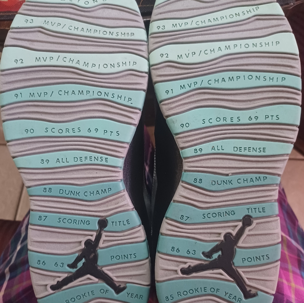 Men's Air Jordan - Picture 6 of 6